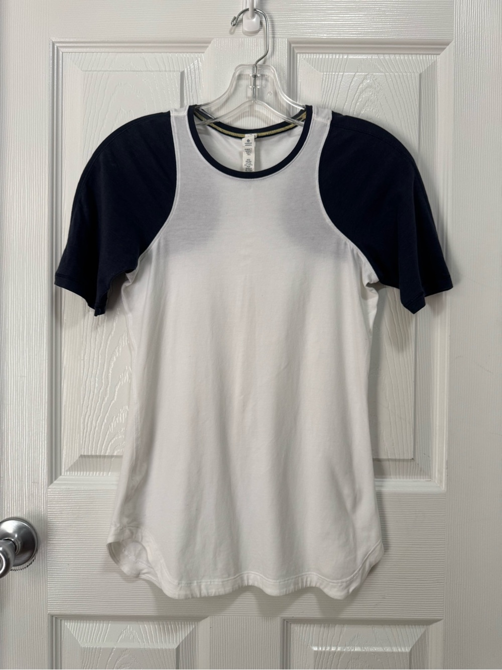 Lululemon Clari-Tee Short Sleeve Size 4 in White/Inkwell